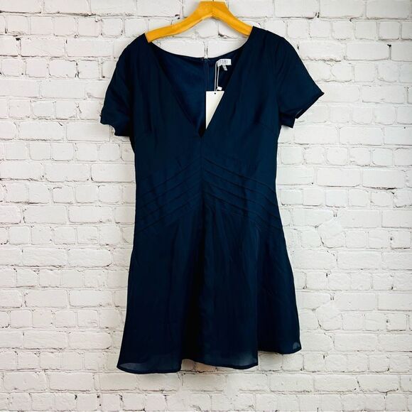 NEW with Tags Tobi Navy Plunge V-Neck Short Sleeve Mini Skater Dress - Picture 9 of 13